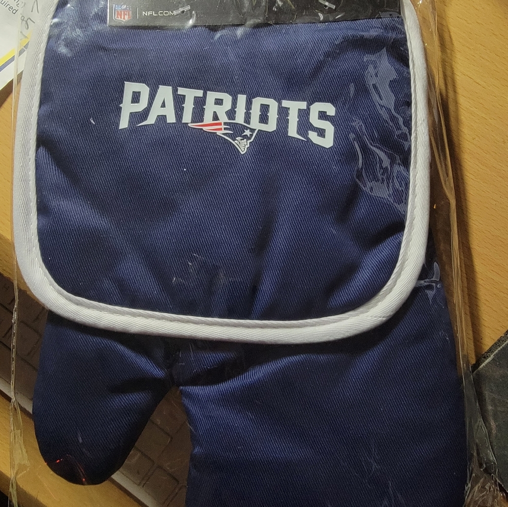 New NFL New England Patriots Mitt and Potholder set one size fits most